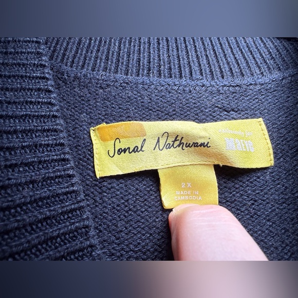 Maeve Wavy Sweater Vest - Black Mock-Neck Sweater with Pink Floral design - Picture 5 of 6